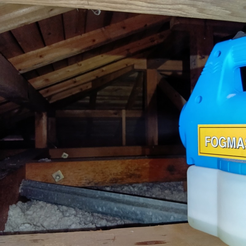 噴霧器で薬剤を散布