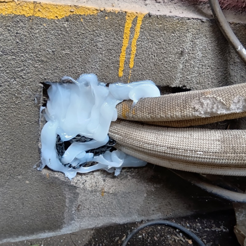 配管が通る穴を封鎖