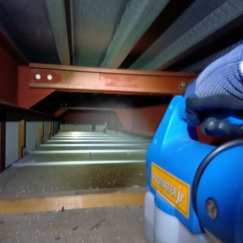 噴霧器で薬剤を散布