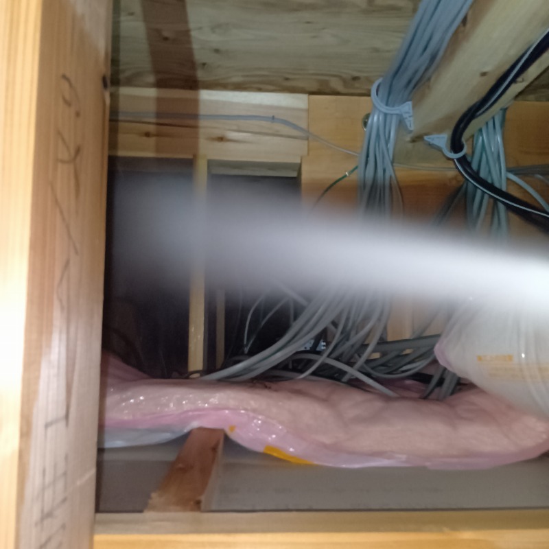 忌避スプレーを散布