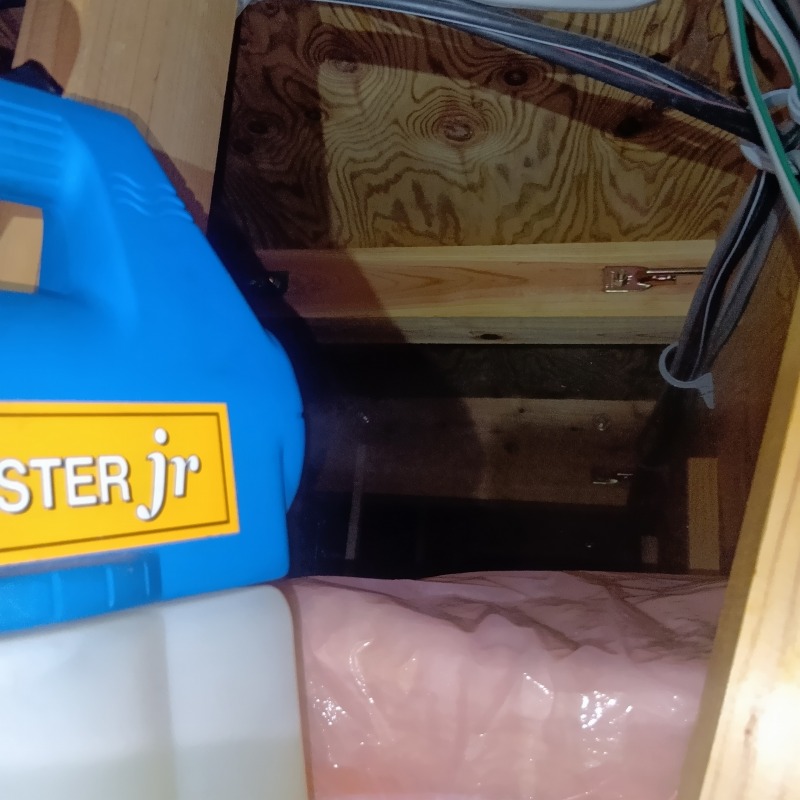 噴霧器で薬剤を散布