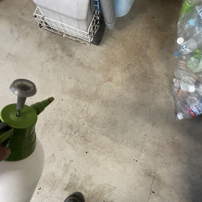 室内に除菌・消臭剤を散布