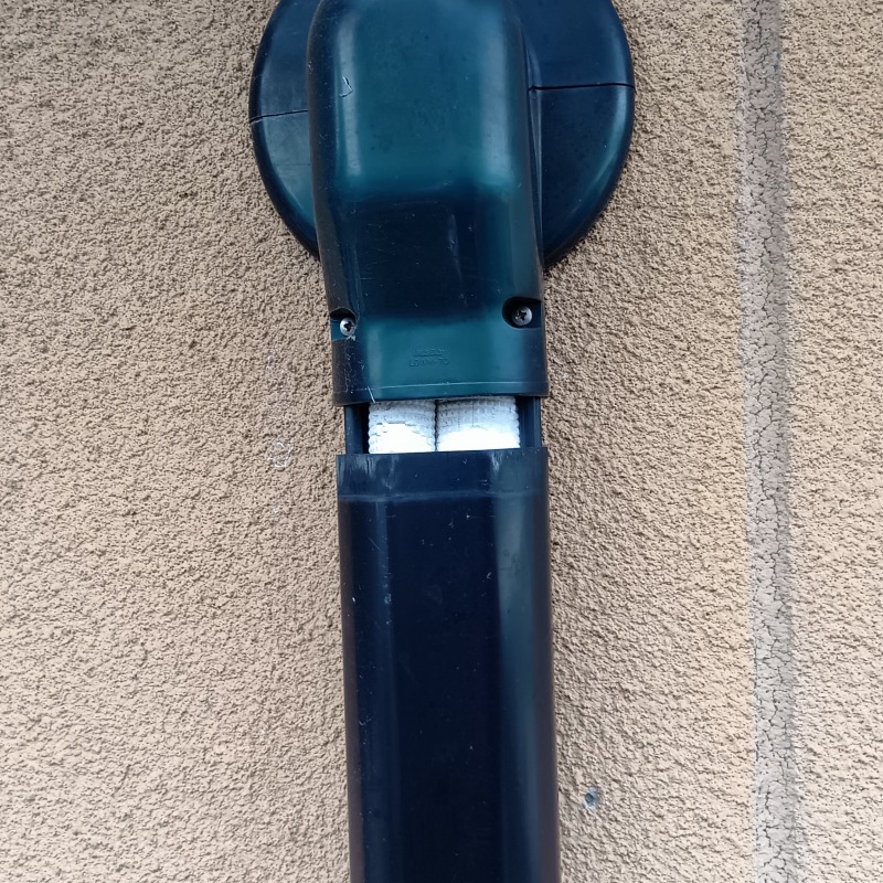 配管カバーのすき間