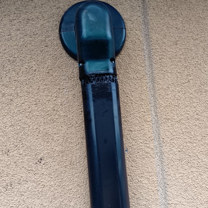 配管カバーのすき間を封鎖