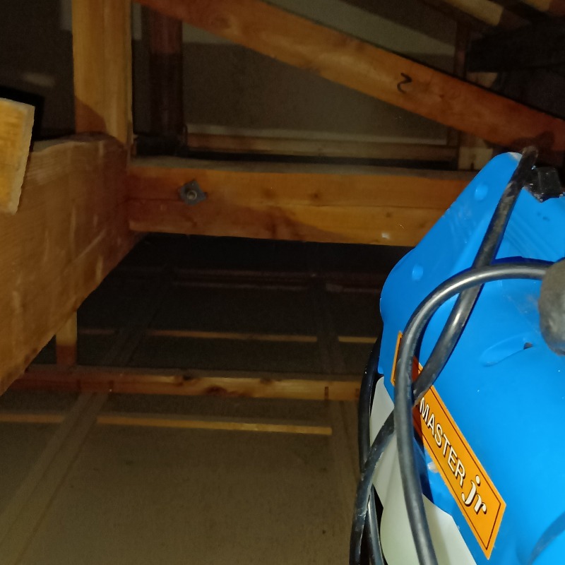 噴霧器で薬剤を散布