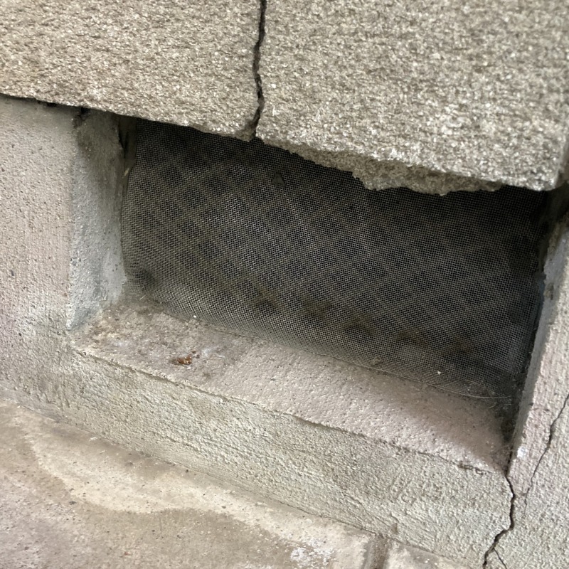 床下換気口を金網で封鎖