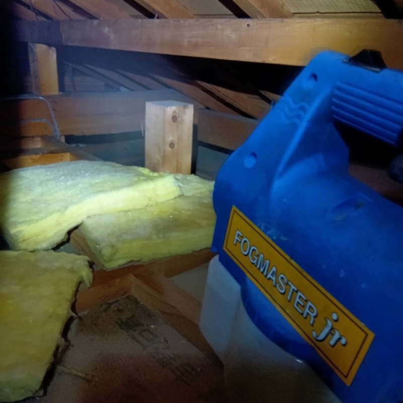 噴霧器で薬剤を散布