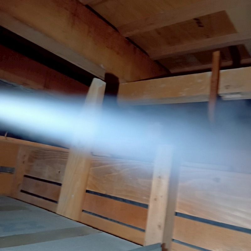 忌避スプレーを散布