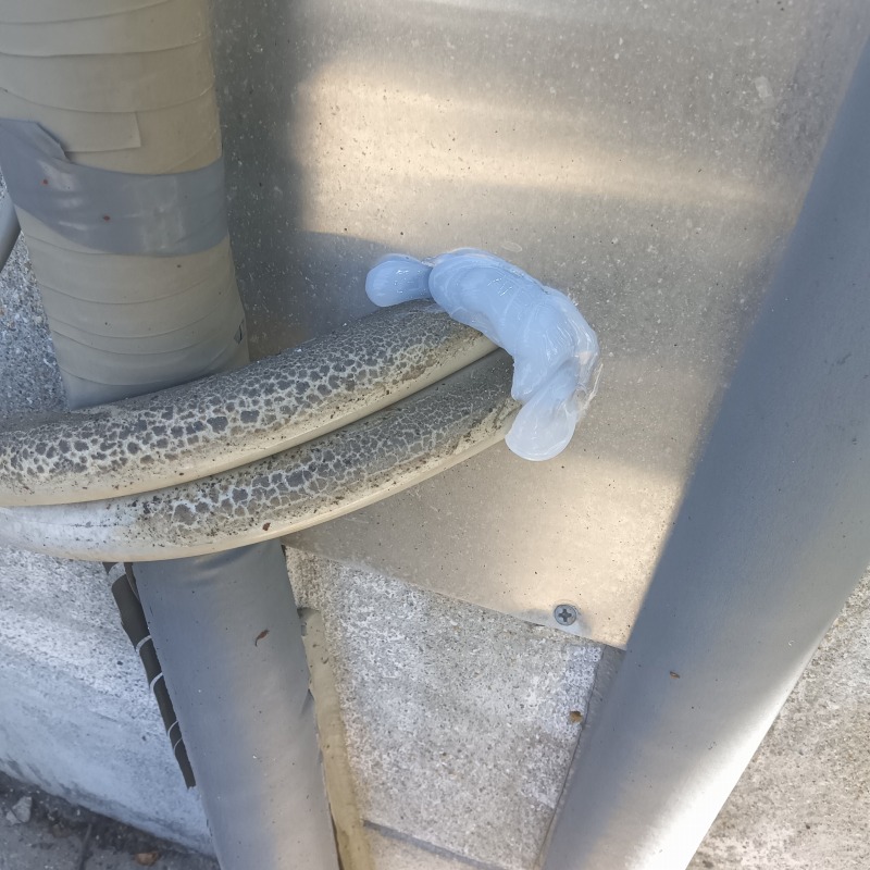 配管が通る穴のすき間を封鎖