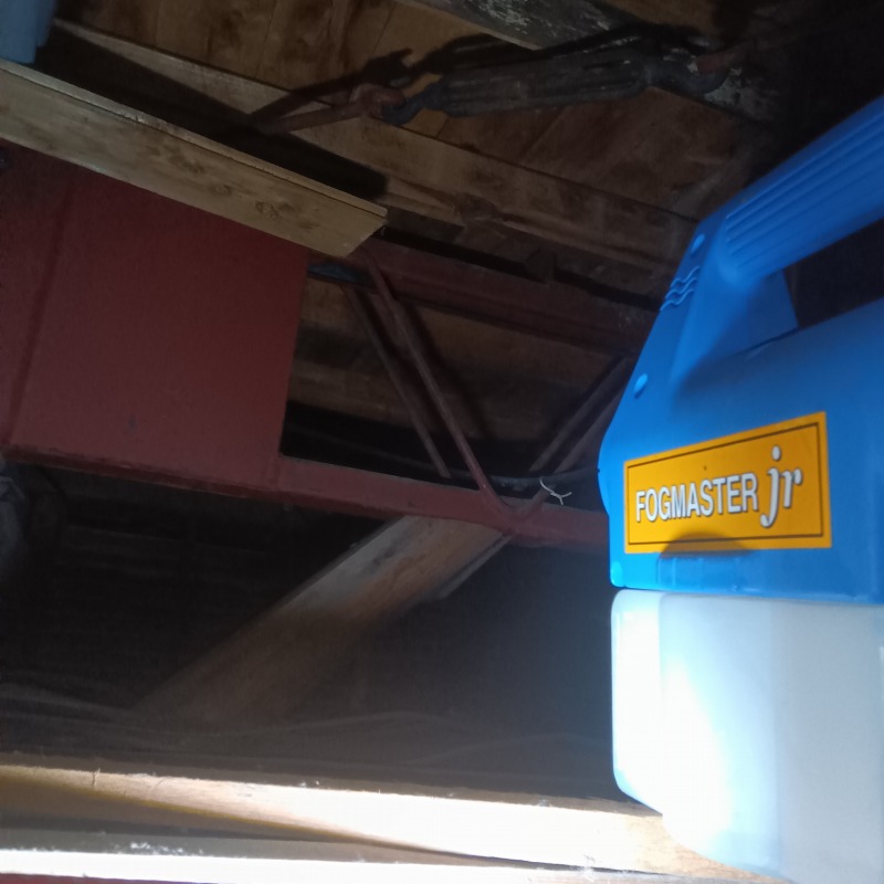 噴霧器で薬剤を散布