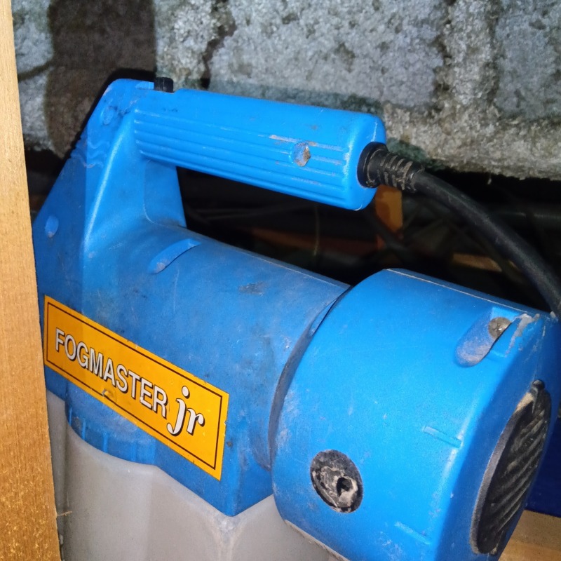 噴霧器で薬剤を散布