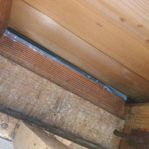 パンチングメタルを用いた侵入口の封鎖