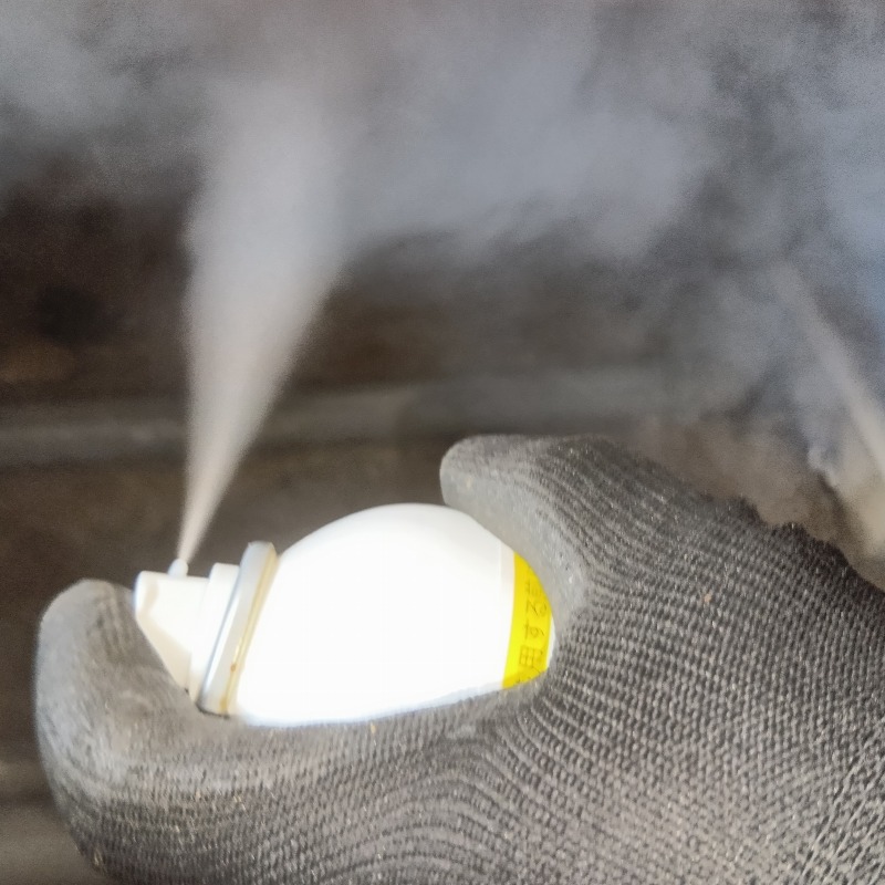 忌避スプレーを散布