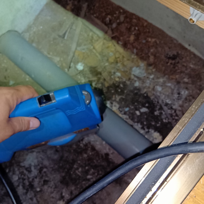 噴霧器で薬剤を散布