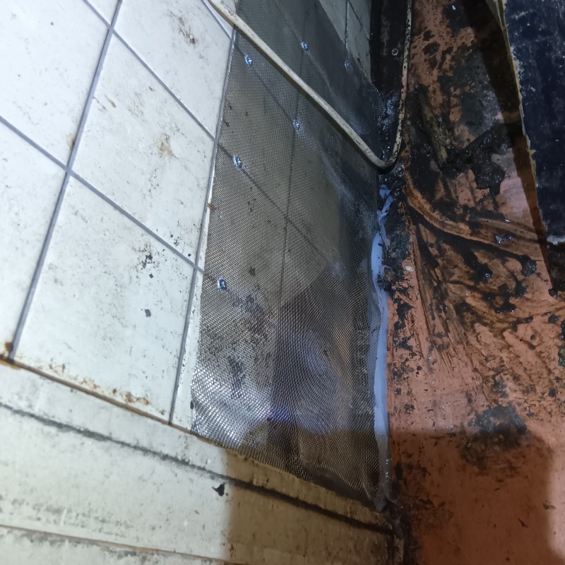 外壁の穴を封鎖した様子