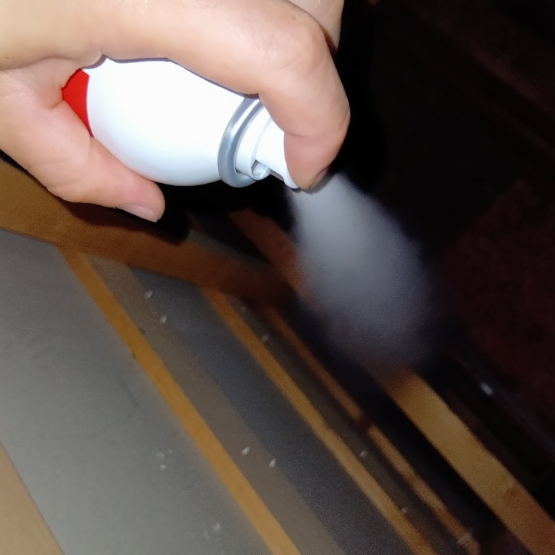 屋根裏に忌避剤を散布