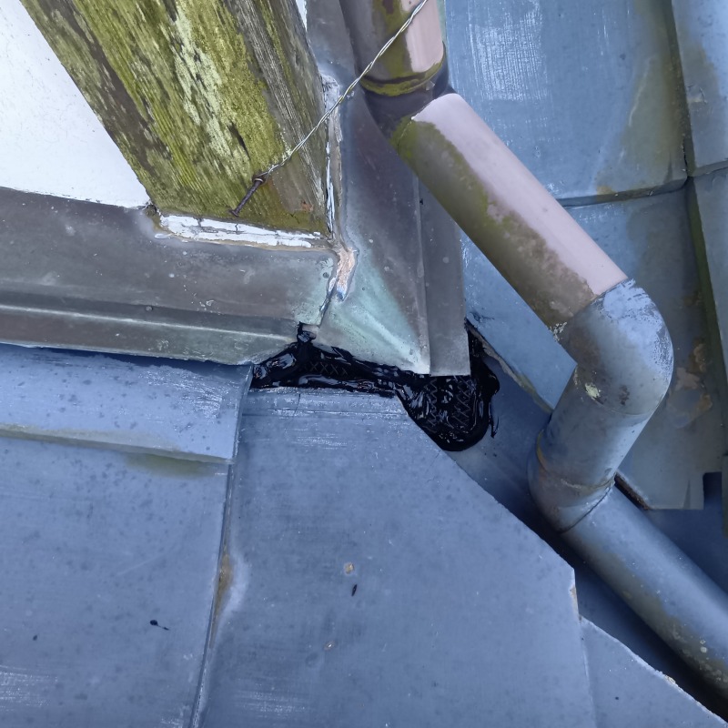 屋根と壁の接合部のすき間を封鎖