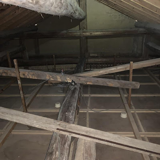 屋根裏の腐朽箇所