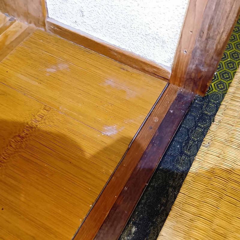 畳に付着していたフンを清掃した様子