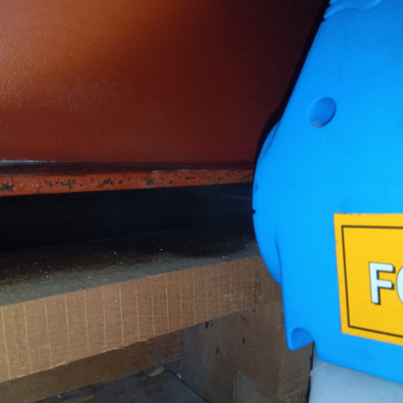 天井裏に除菌・消臭剤を散布