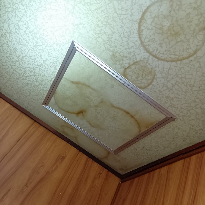 天井に作成した点検口