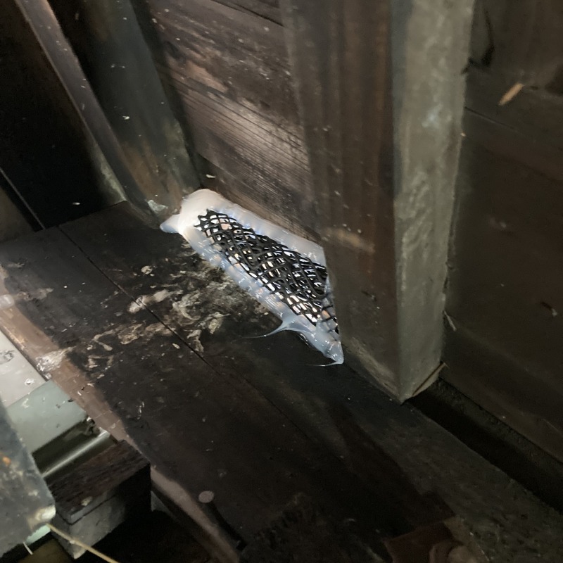 天井裏のすき間を封鎖