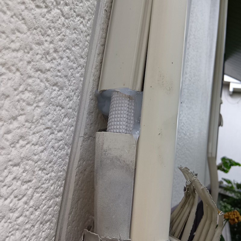 配管を防鼠ネットでくるみすき間をパテで封鎖