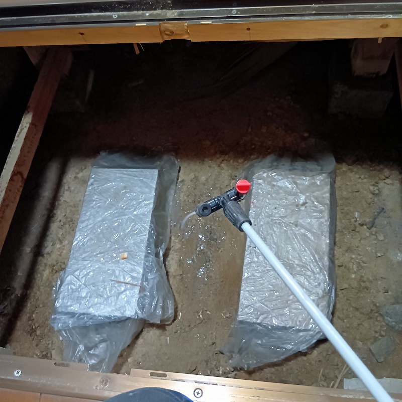 噴霧器で薬剤を散布