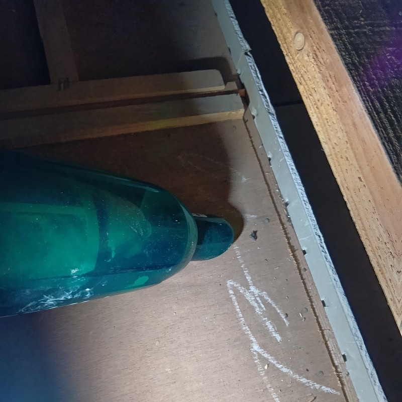 掃除機でフンを回収