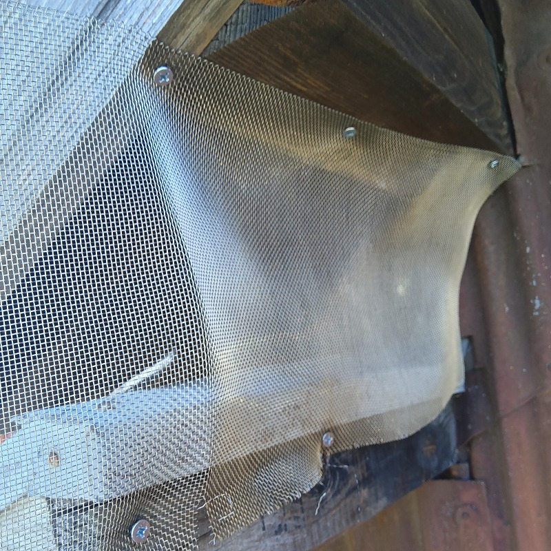 大きな開口部はネットを張って封鎖