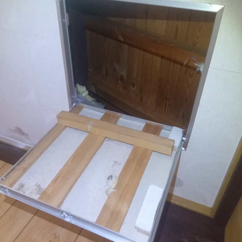 天井に作成した点検口