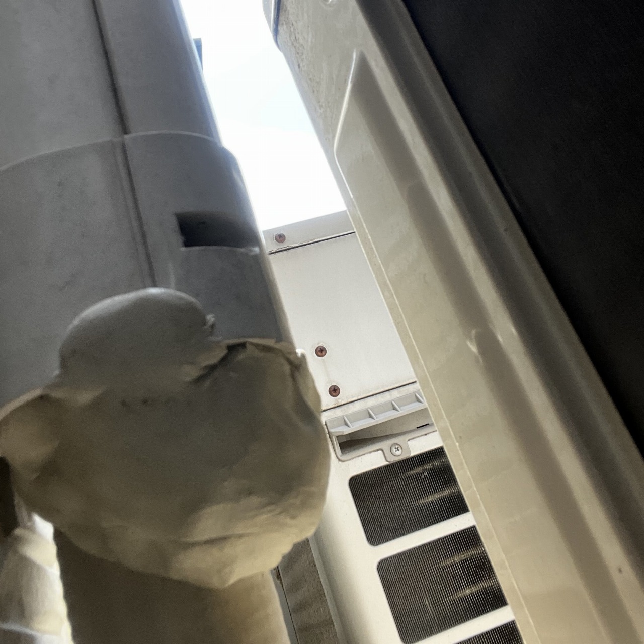 エアコンホースのすき間を封鎖した様子