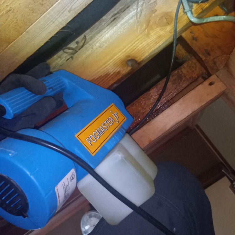 除菌・消臭剤散布の様子