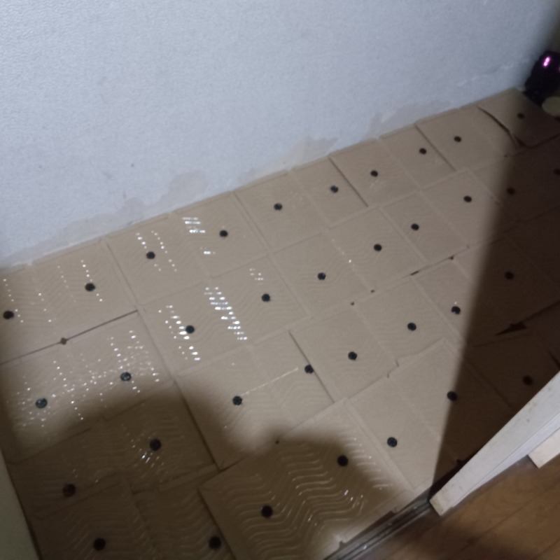 粘着シートを設置した様子