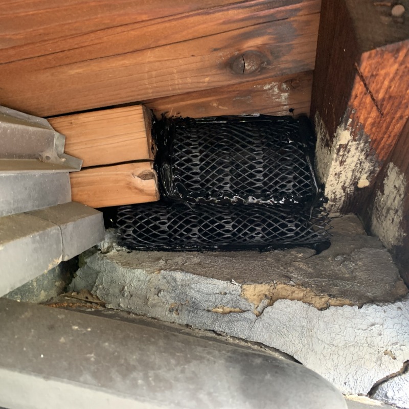 屋根のすき間を封鎖