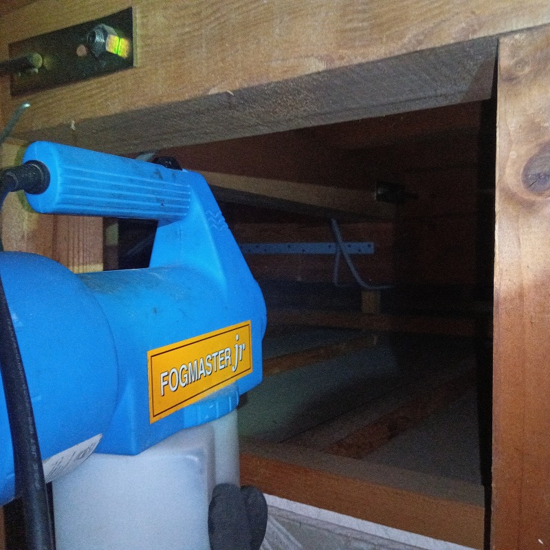 除菌・消臭剤散布の様子