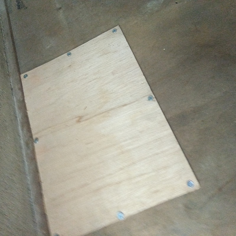 屋根裏の穴を封鎖