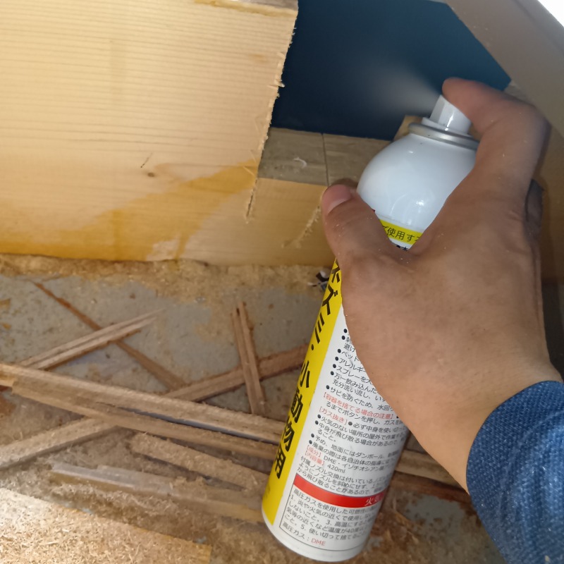 忌避剤散布の様子