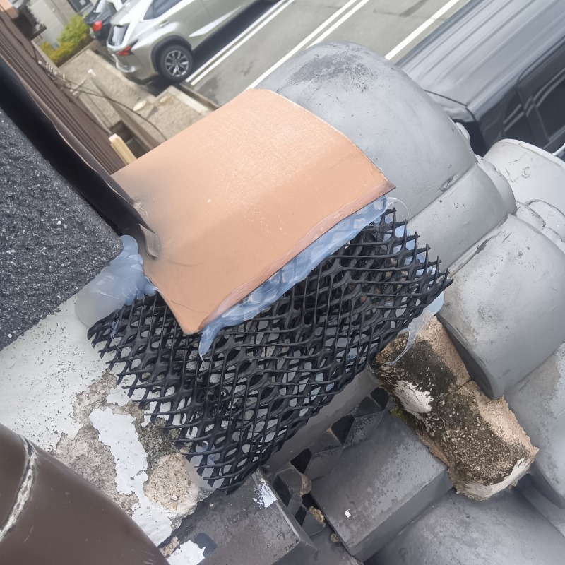 屋根のすき間を封鎖