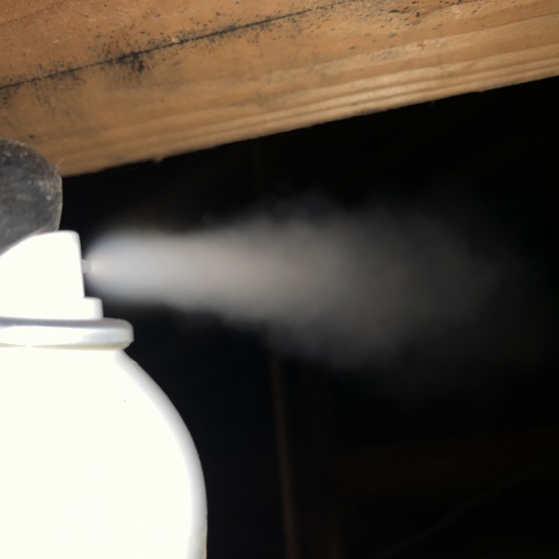 忌避剤散布の様子