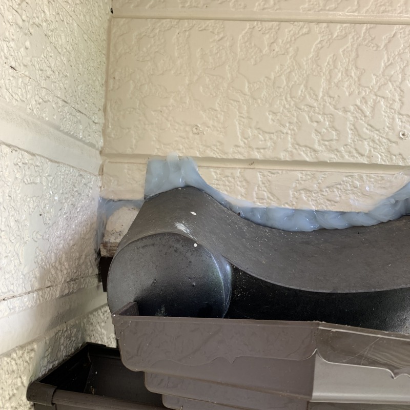 屋根の隙間を封鎖