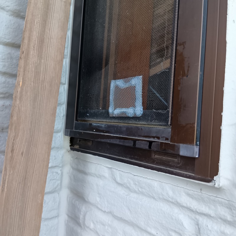 網戸の穴を補修