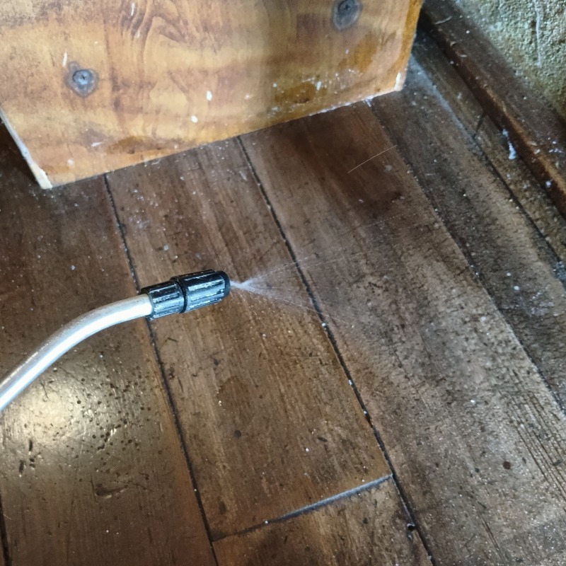 除菌・殺虫剤を散布