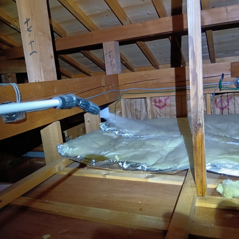 忌避剤散布の様子