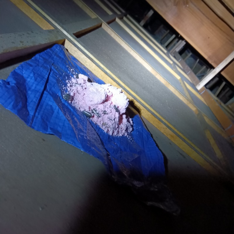 屋根裏に設置した殺鼠剤