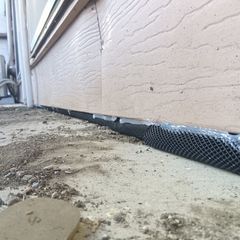 基礎のすき間をふさいだ様子