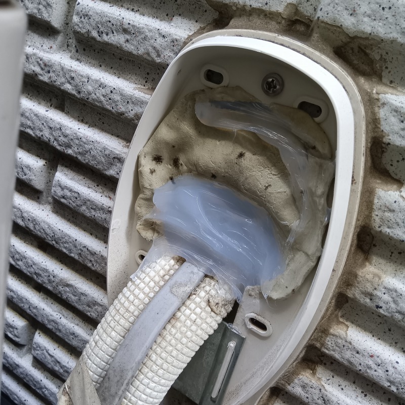 エアコンホースのすき間を封鎖