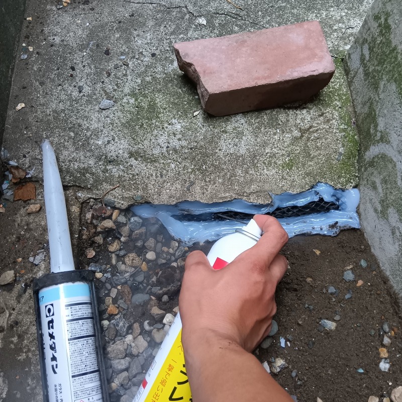 基礎部分のすき間を封鎖