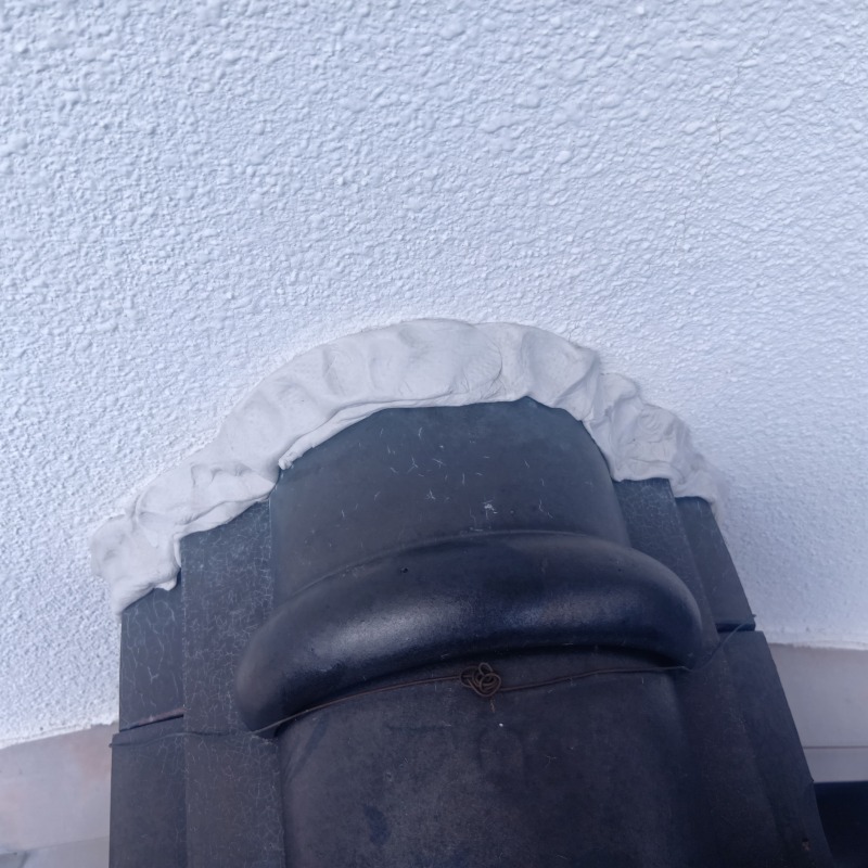 屋根の隙間を封鎖した様子