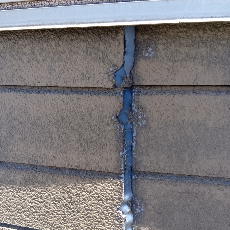 外壁のすき間を封鎖した様子